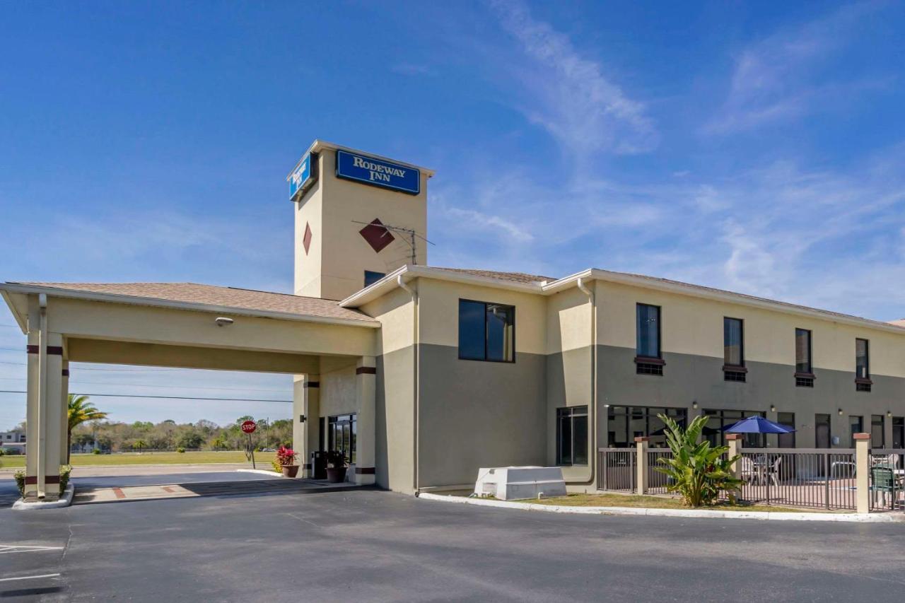 Rodeway Inn Wesley Chapel Exterior photo