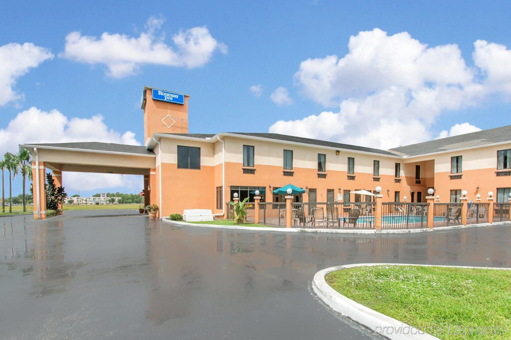 Rodeway Inn Wesley Chapel Exterior photo